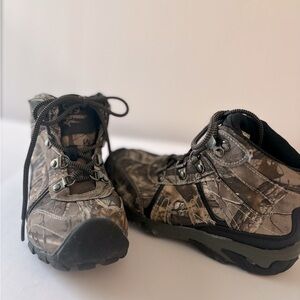 Real Tree| Real tree xtra hiking hunting boots size 2